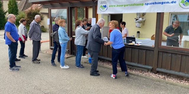 Brot und Begegnungen beim Backtag auf dem Berg