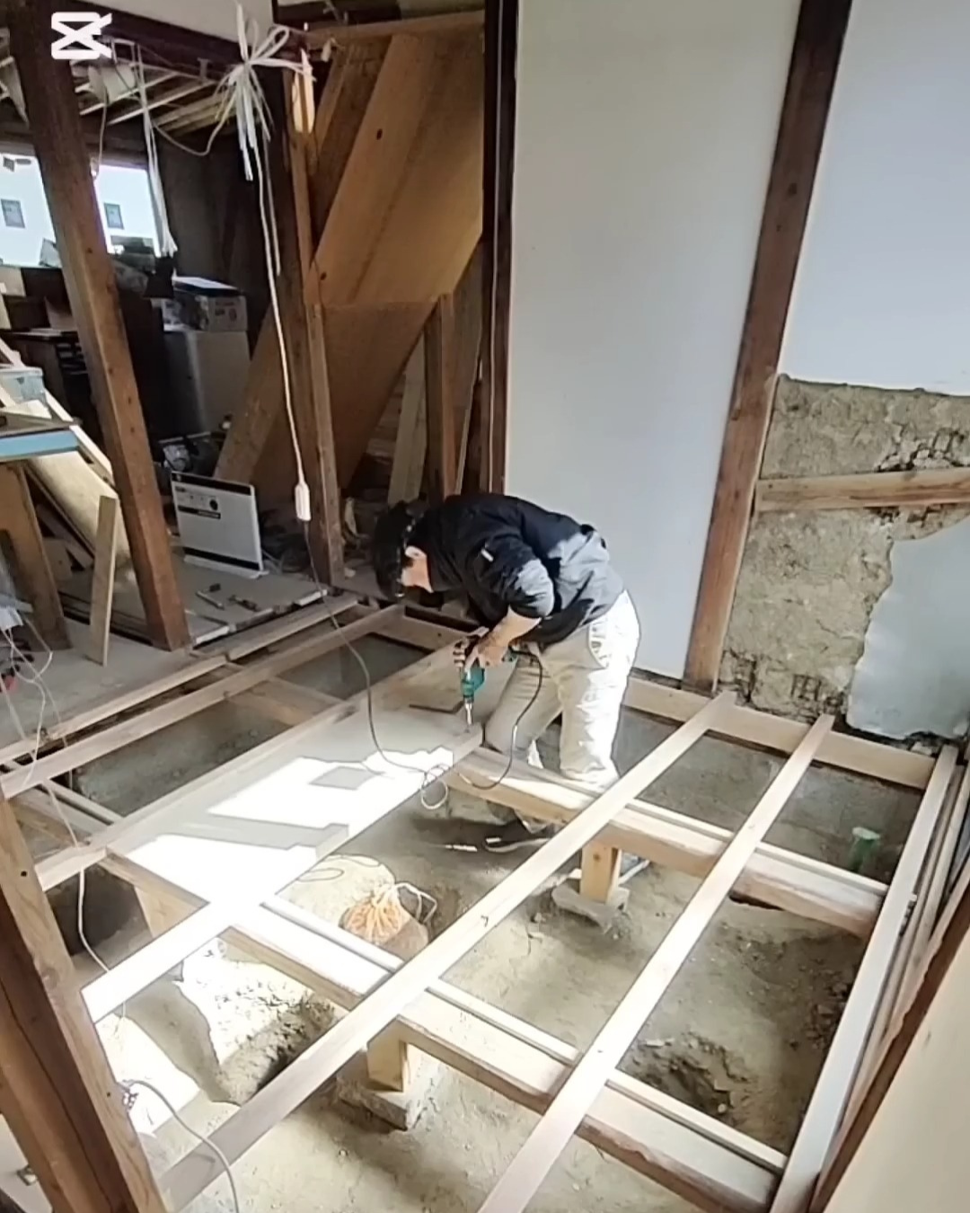 根太を張る作業に取り掛かっています！  呼吸する整体院