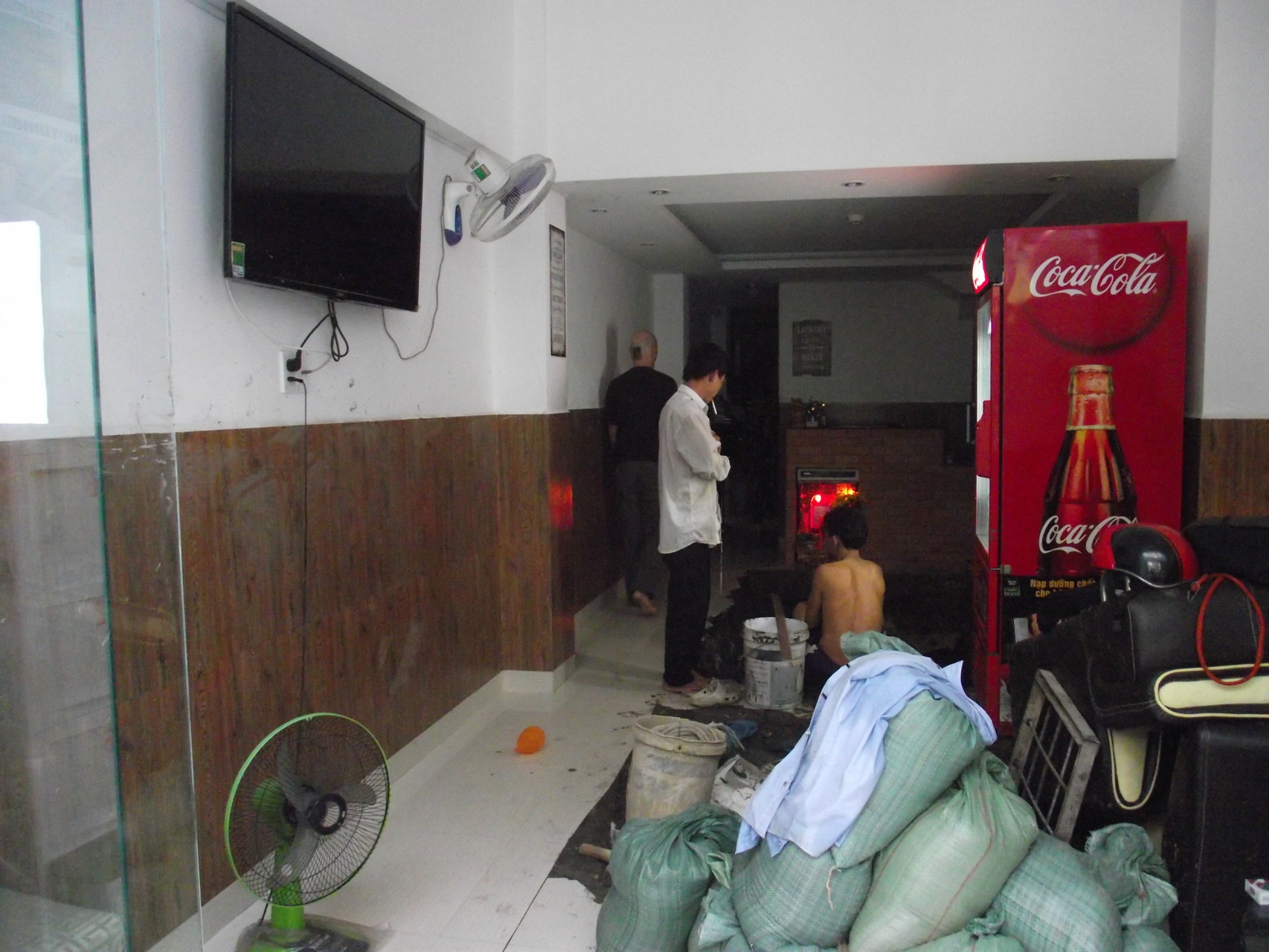 Unsere Lobby - 2 Meter tiefes Loch nach Wasserschaden...