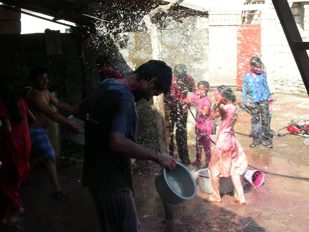 Holi das Wasserfest bei unserer Gastfamilie zu Hause...