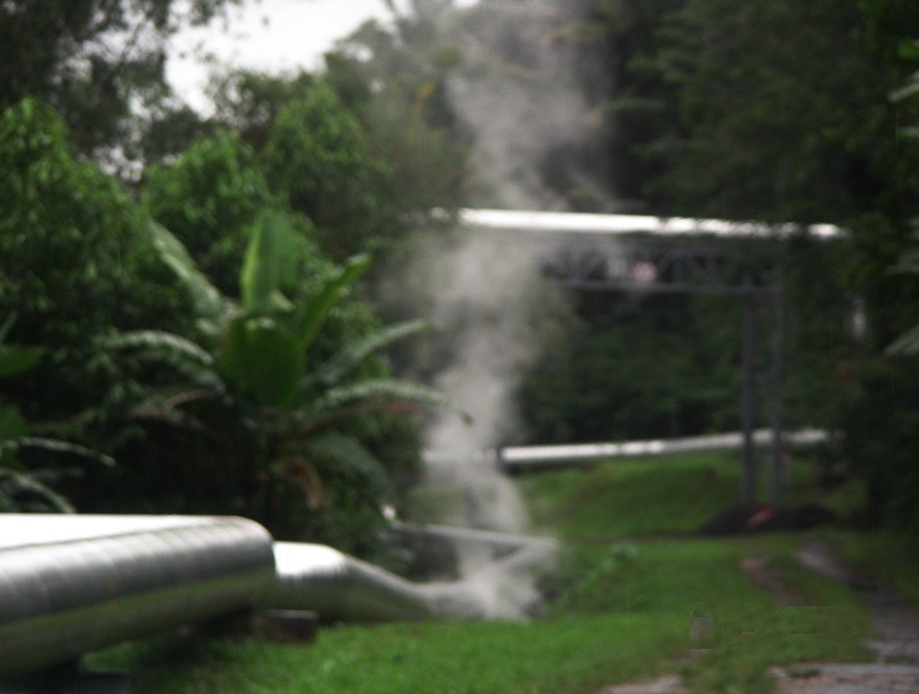 zahlreiche Bruchstellen entlang der Pipeline