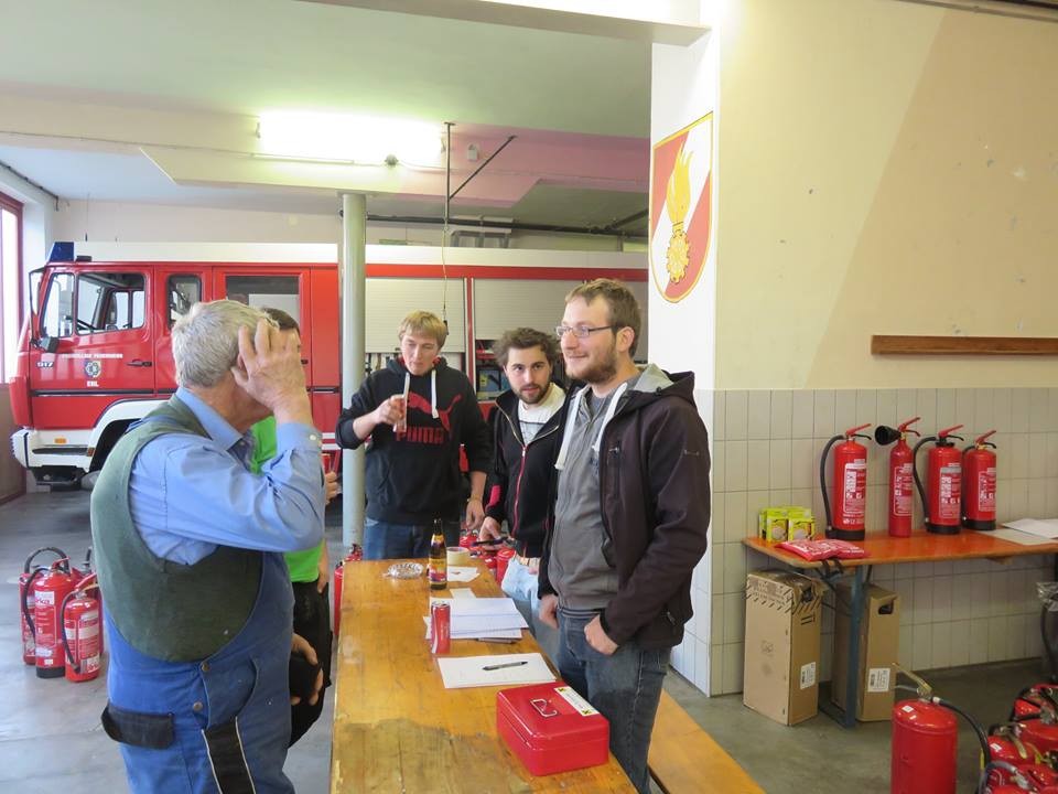 FeuerlöscherÜberprüfung mit der Firma Jirka Freiwillige Feuerwehr