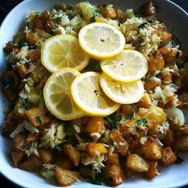 Stockfisch-mit-frittierten-Kartoffelwuerfeln