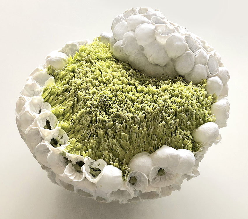 where have all the colors gone?; 2021; porcelain, stain; 22/27/29 cm