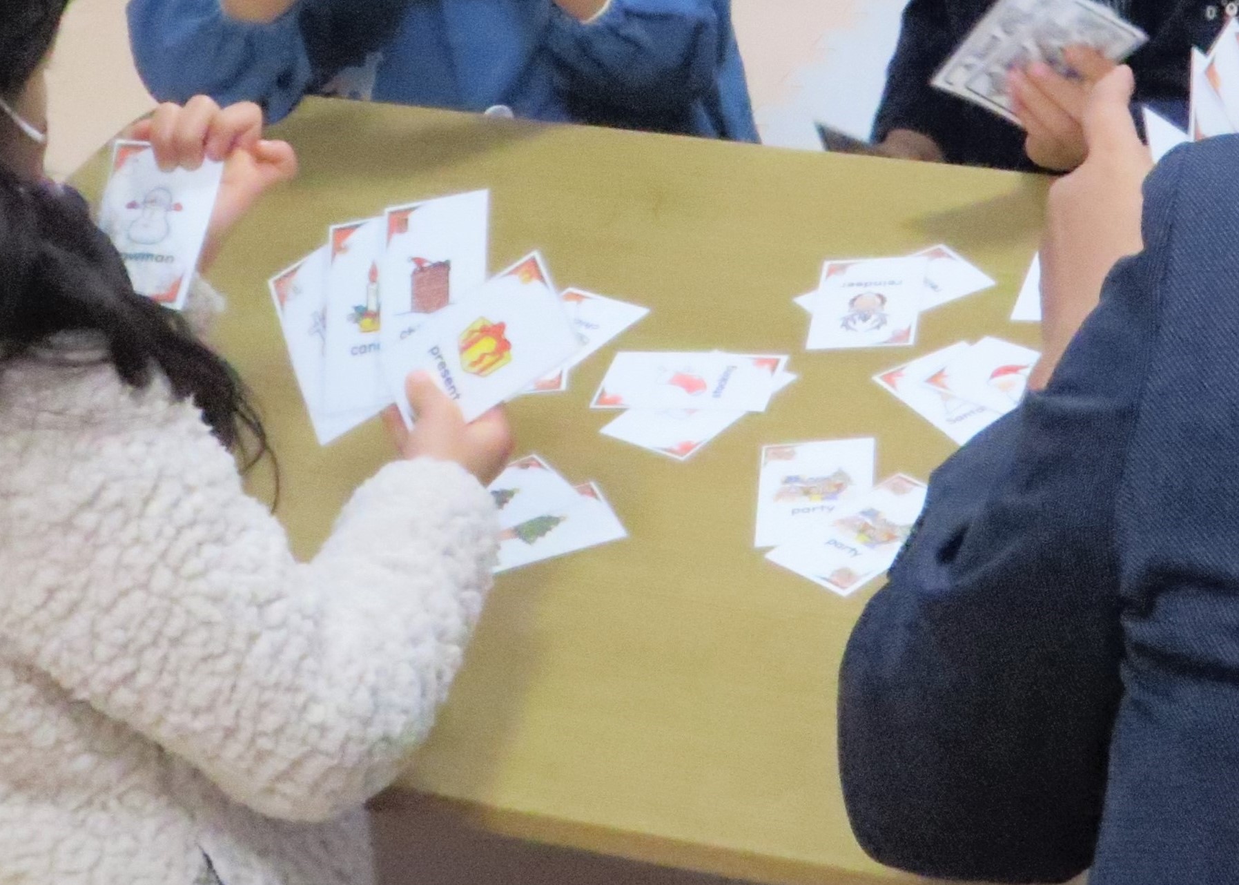ババ抜き：単語を覚えながら遊びます