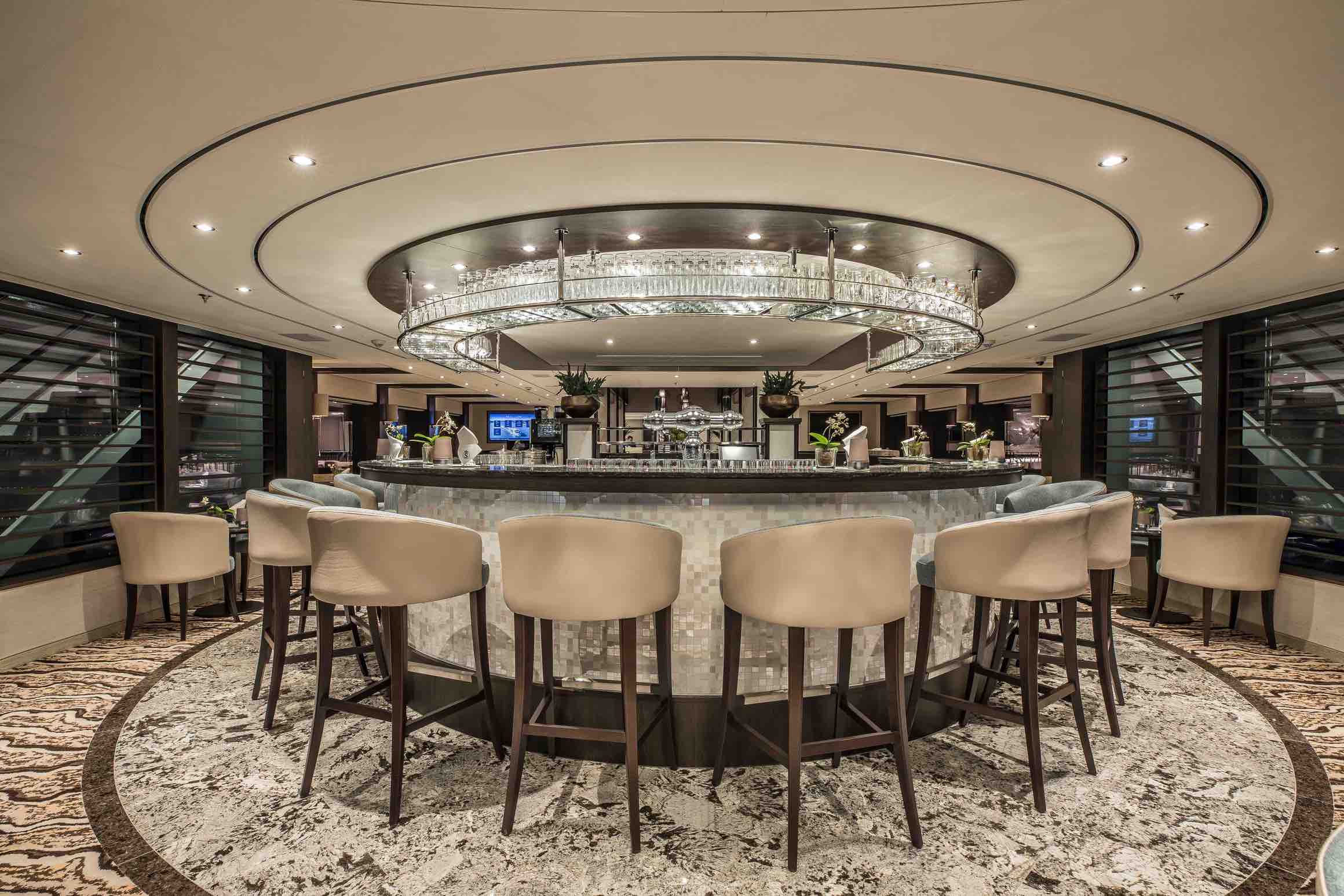 MS Andorinha Panorama Lounge mit Bar