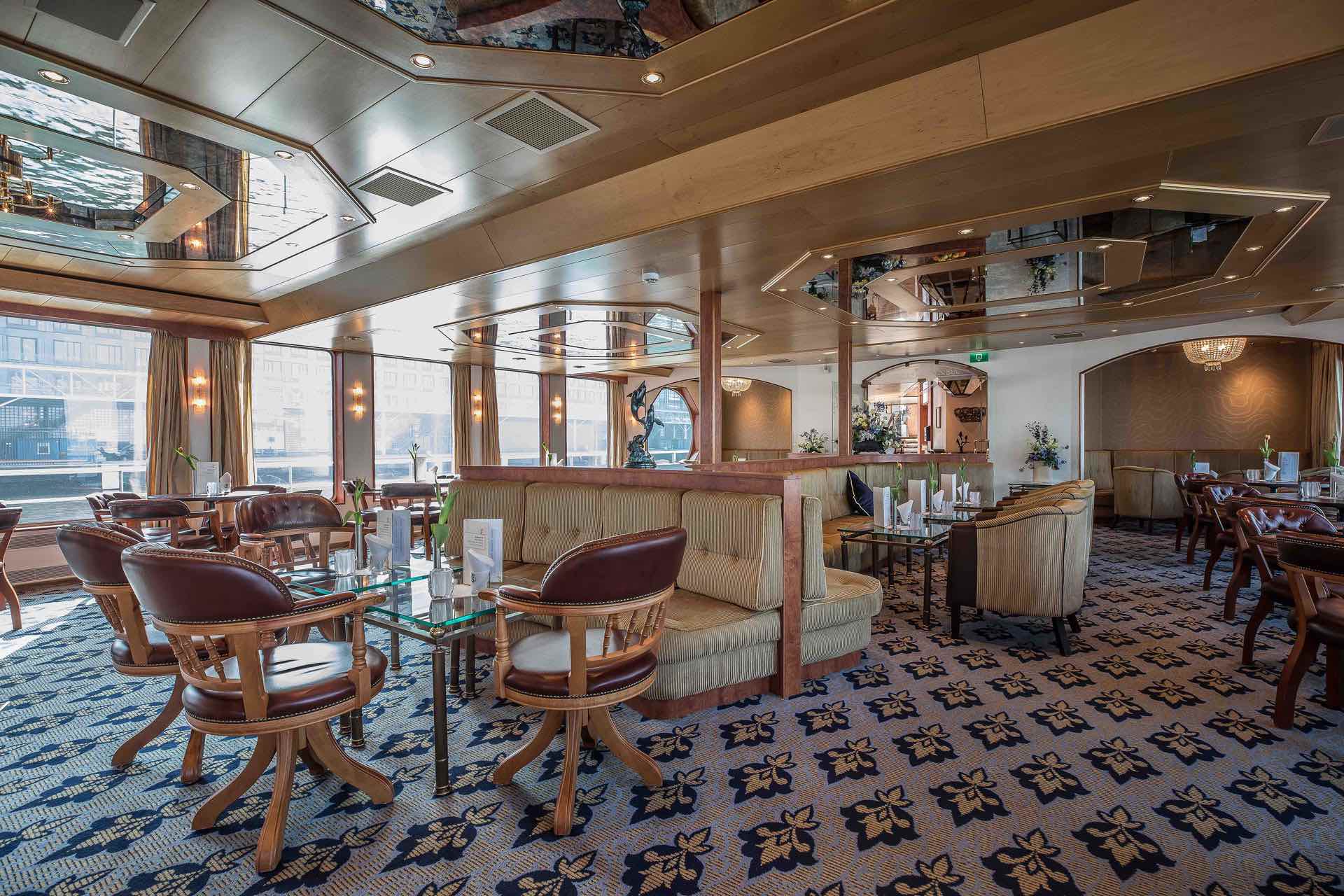 MS Swiss Crown Panorama Lounge