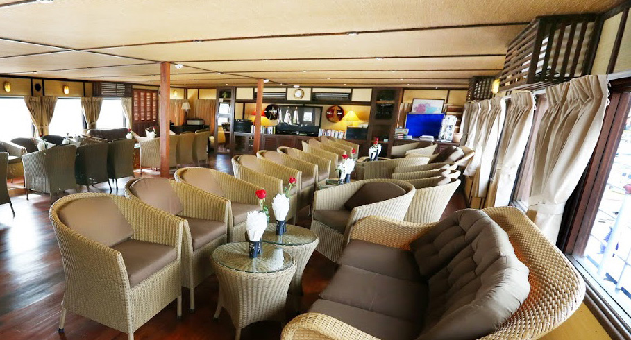 RV Indochine Salon mit Bar