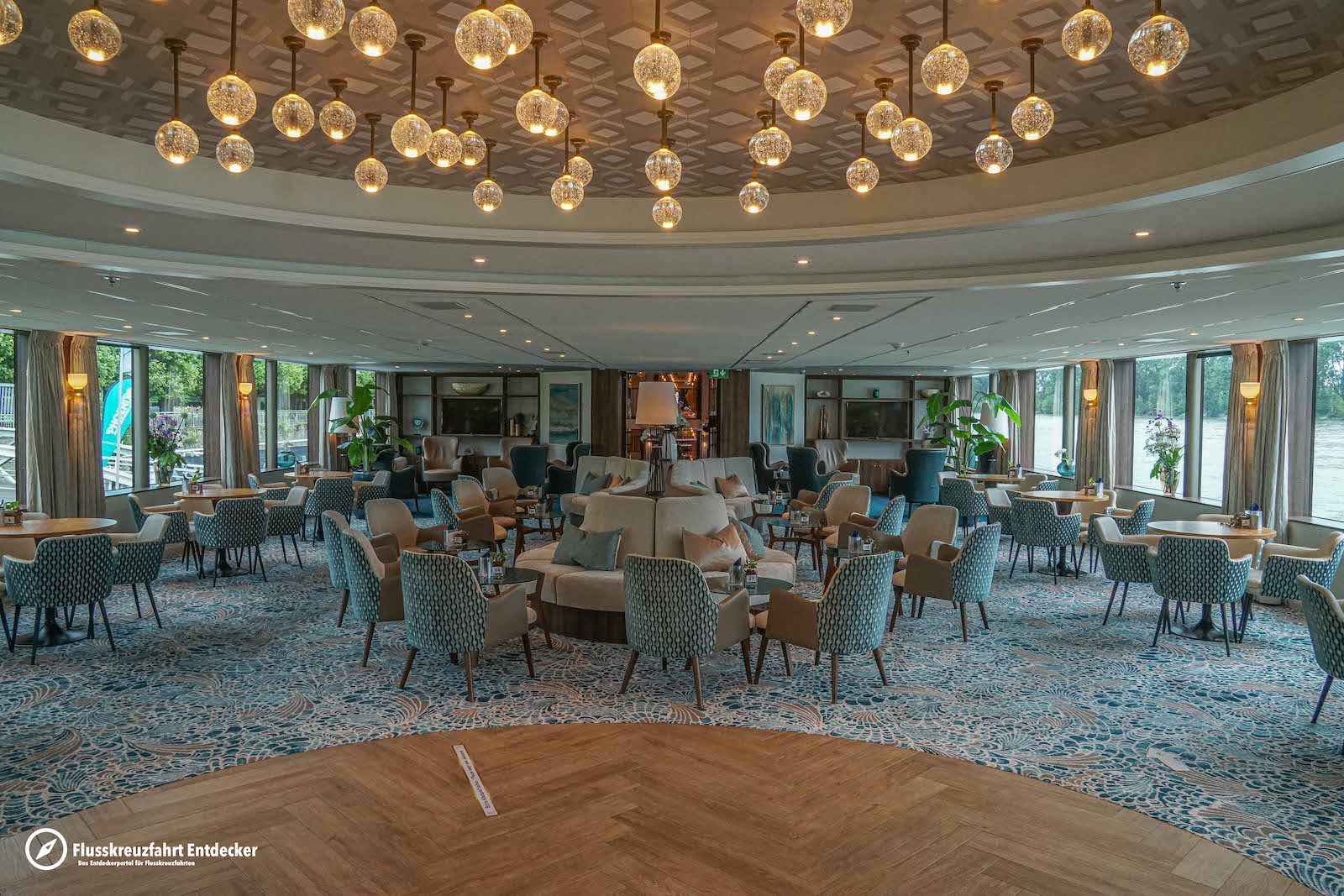 MS Anna Katharina Panorama Lounge mit Bar