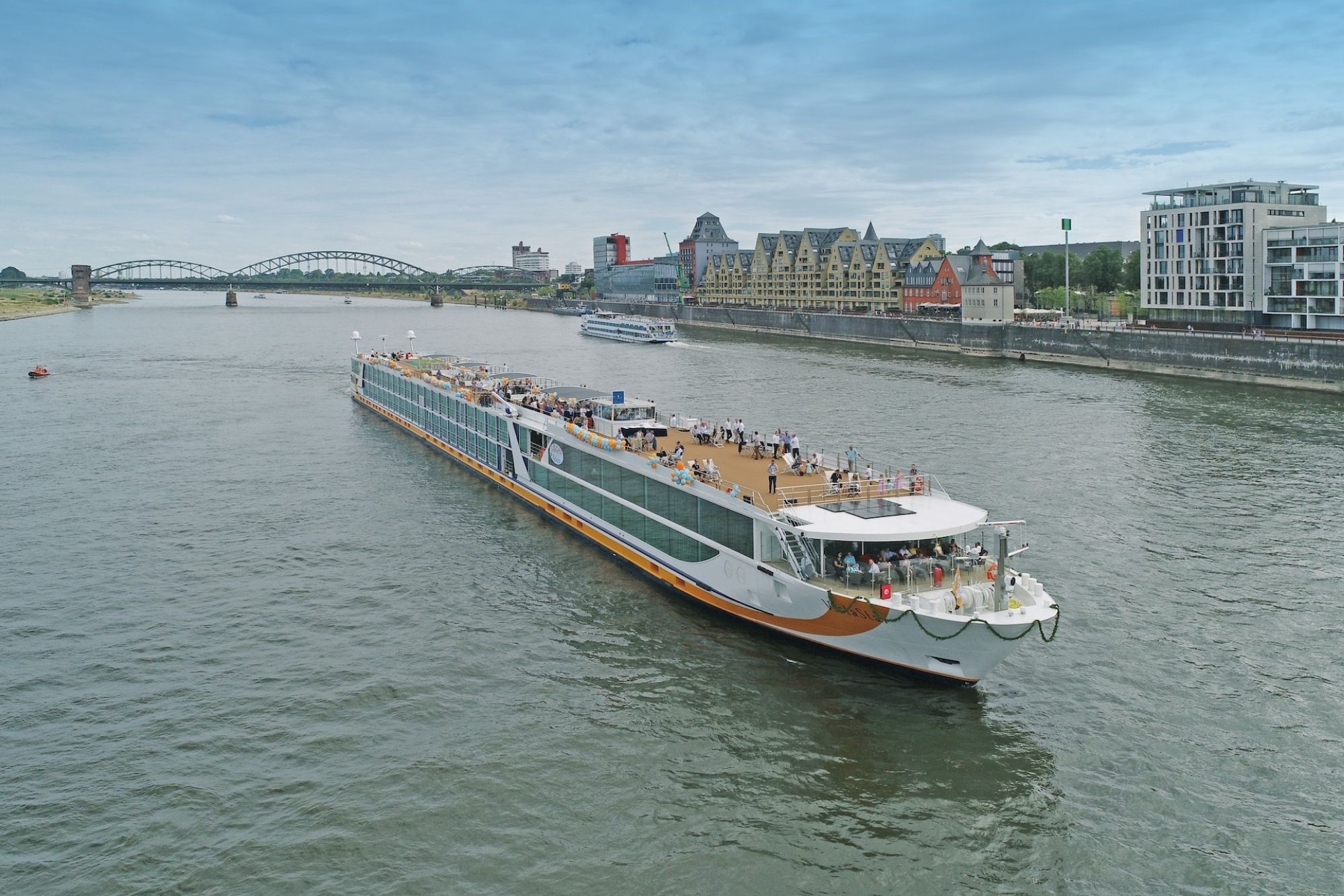 1AVista Reisen: Neue Kataloge „Länder & Kulturen 2022“ und „Flussreisen 2022 - 2. Auflage“