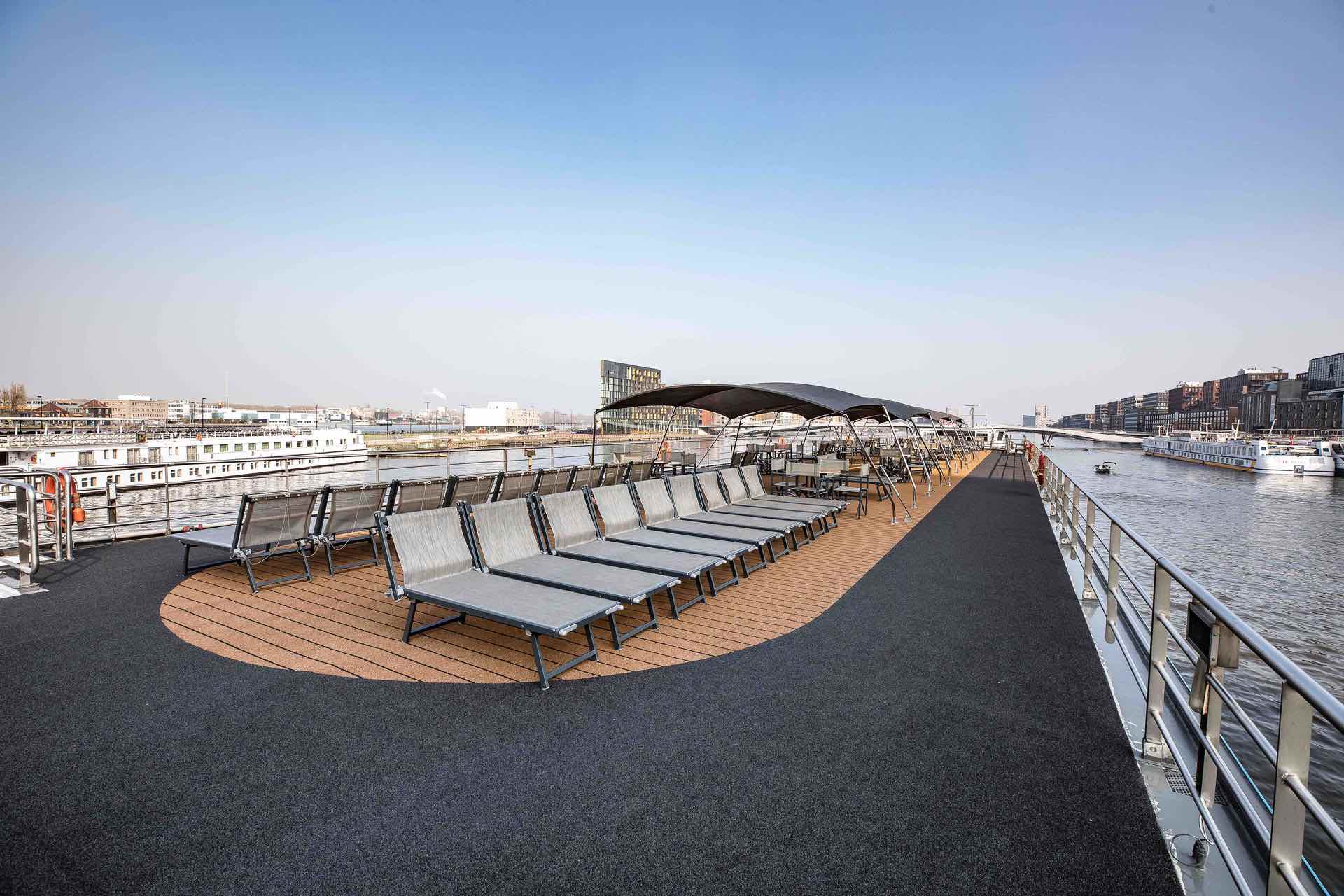 MS Swiss Crown Sonnendeck