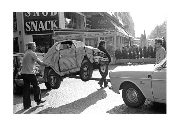 Champs Elysées, Paris © Charlie Abad