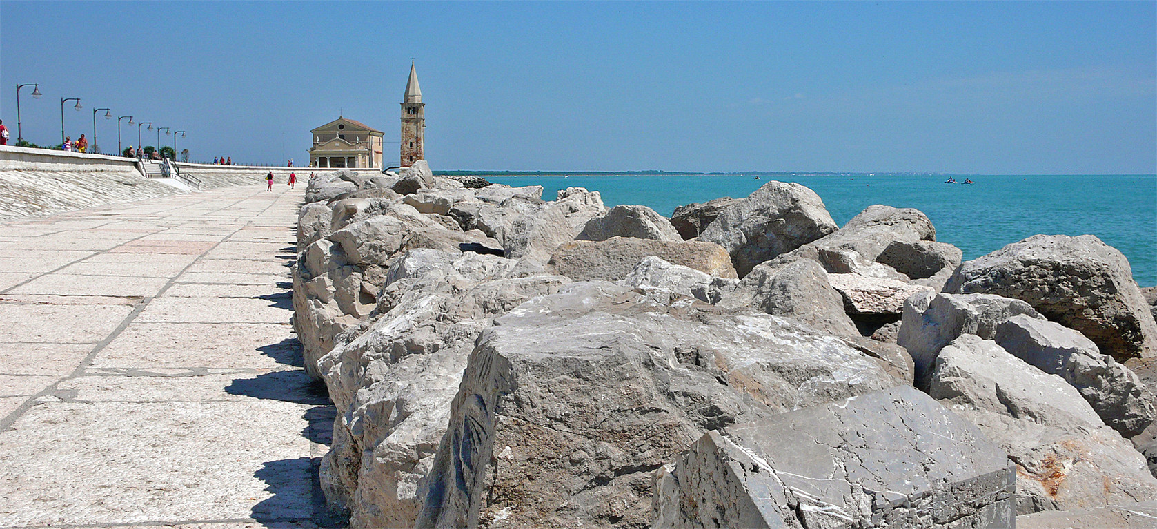 Caorle - "Scogliera Viva" e Santuario della Madonna dell'Angelo