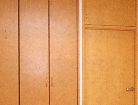 扉枠のシート貼り「補修後」