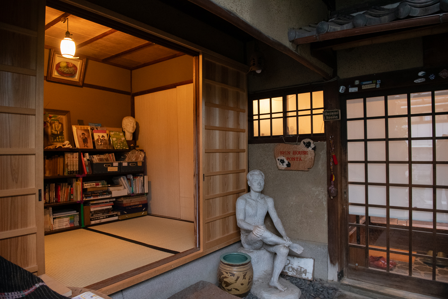 ▲外に開かれた三帖の玄関