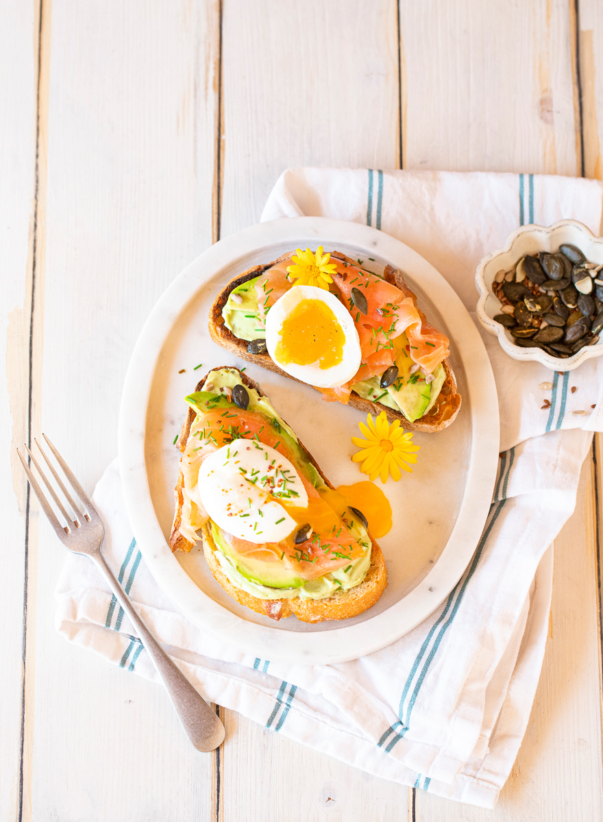 Avocado toast au saumon fumé & oeuf mollet