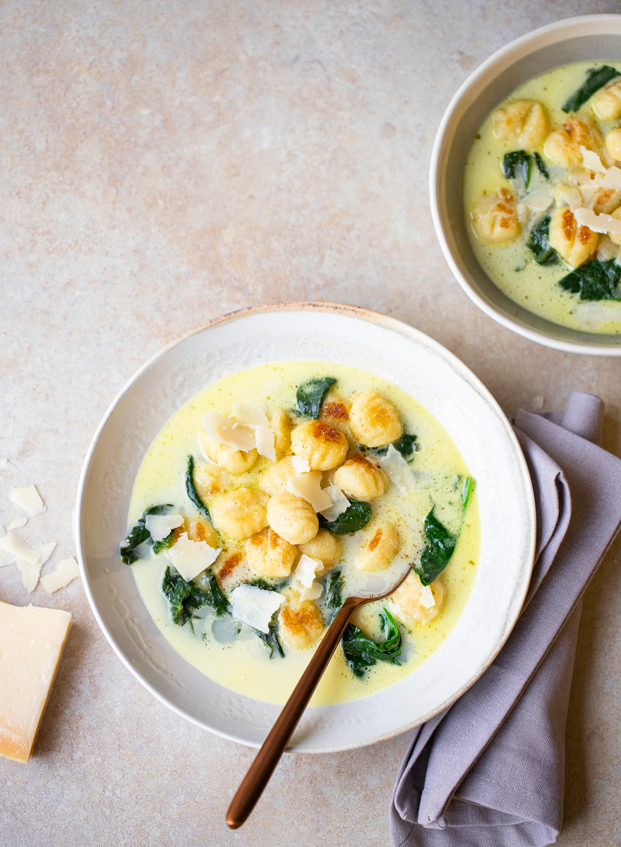 Bouillon de gnocchis crémeux au parmesan