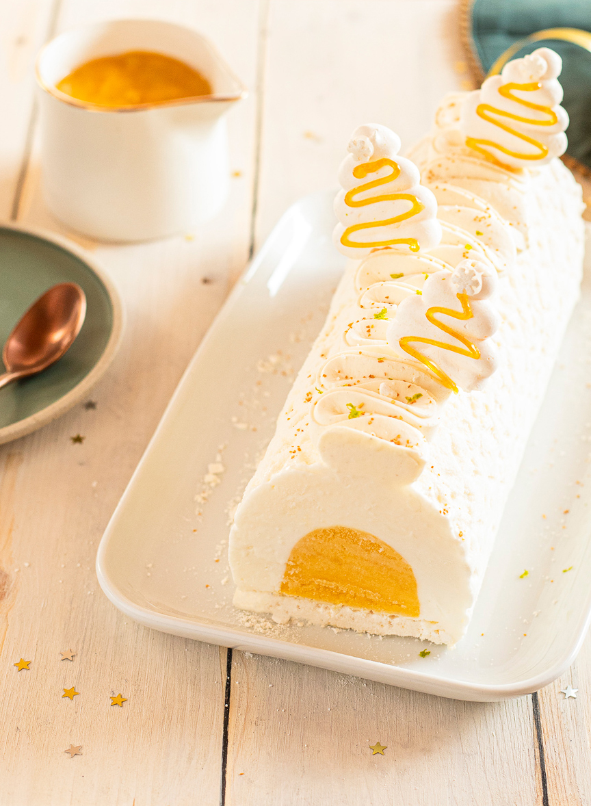 Vacherin glacé aux fruits exotiques (bûche de Noël)