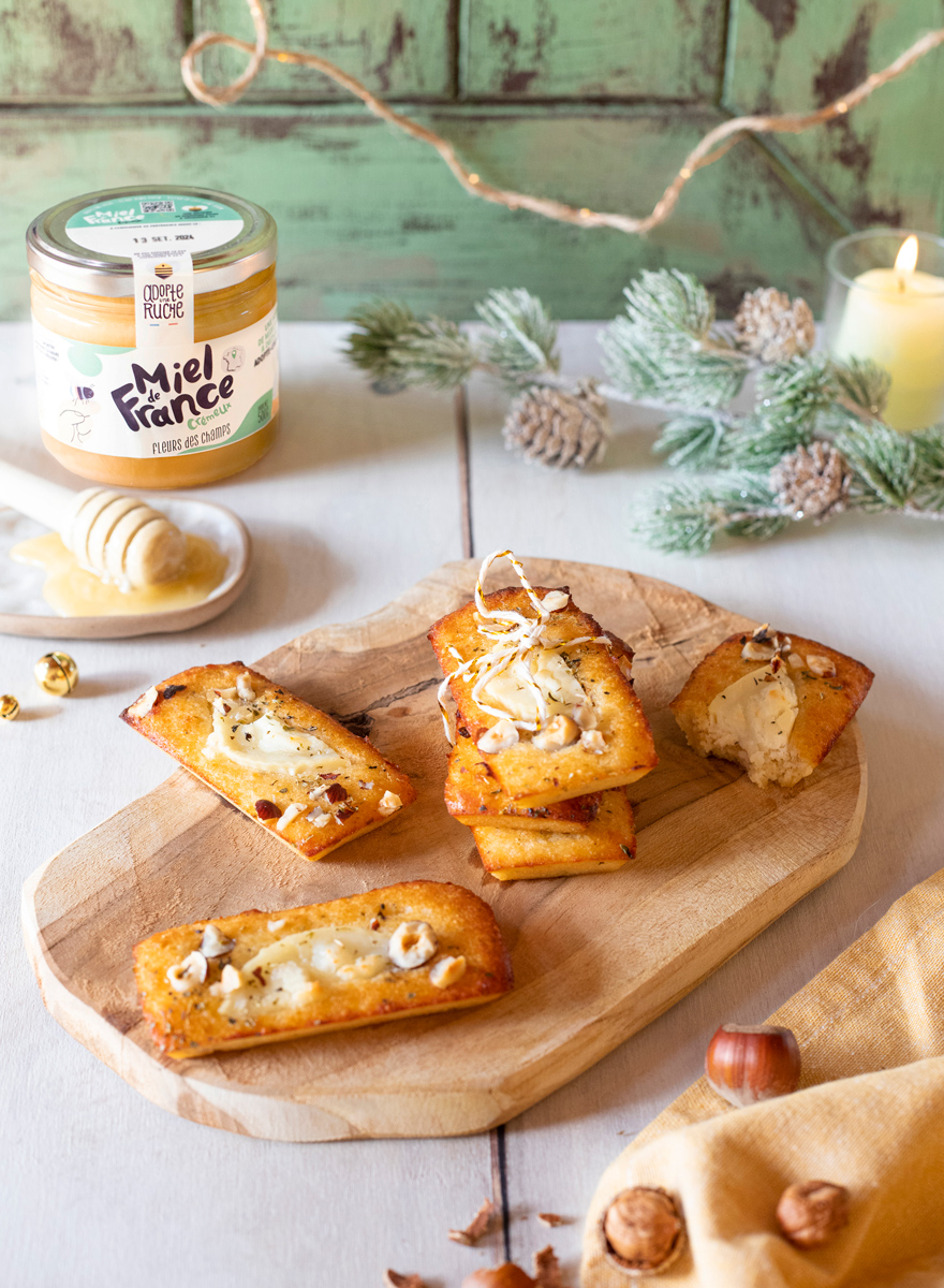 Financiers salés au fromage de chèvre, miel & noisettes