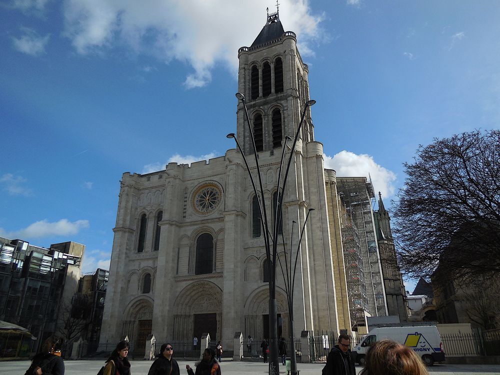 Basilique de Saint-Denis façade, 13h