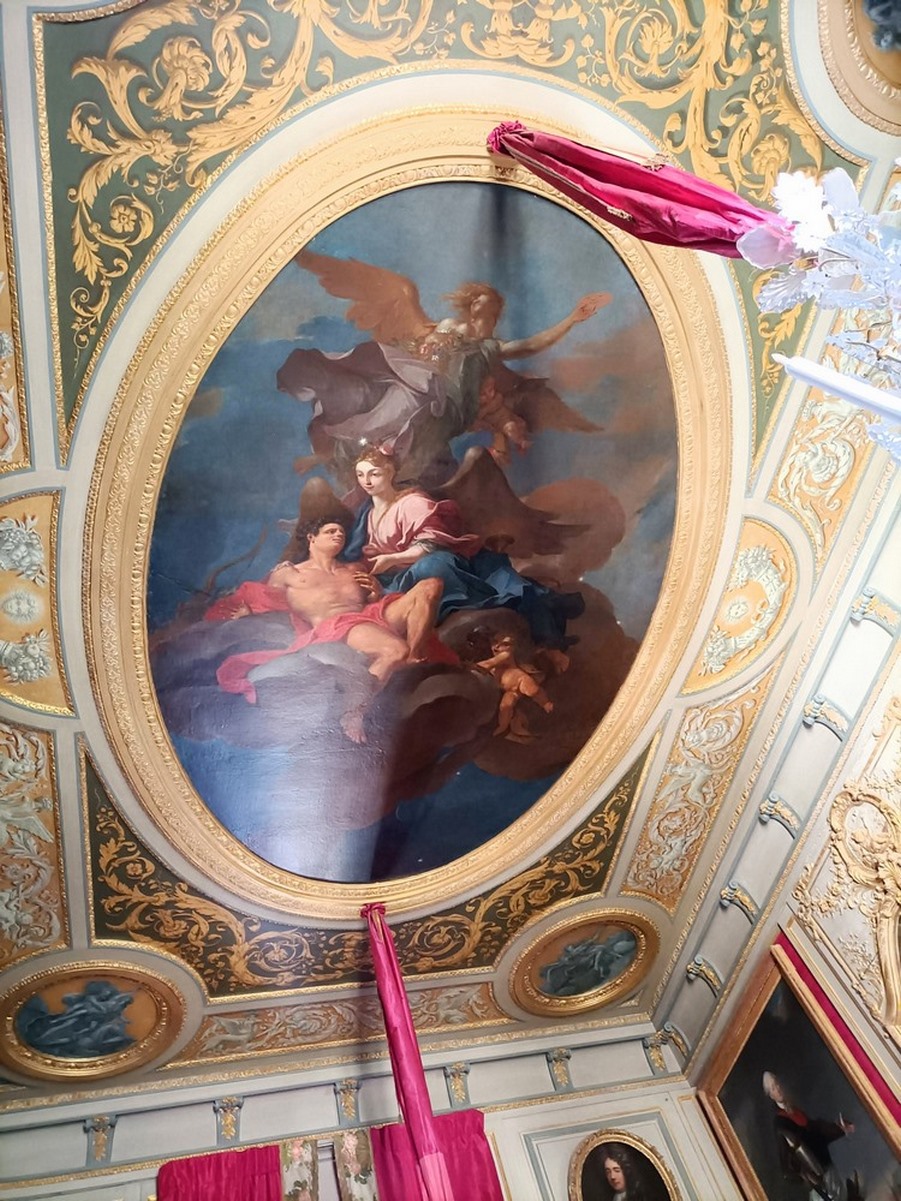 Plafond du salon d'Aurore, peint par S. Vouet (?)