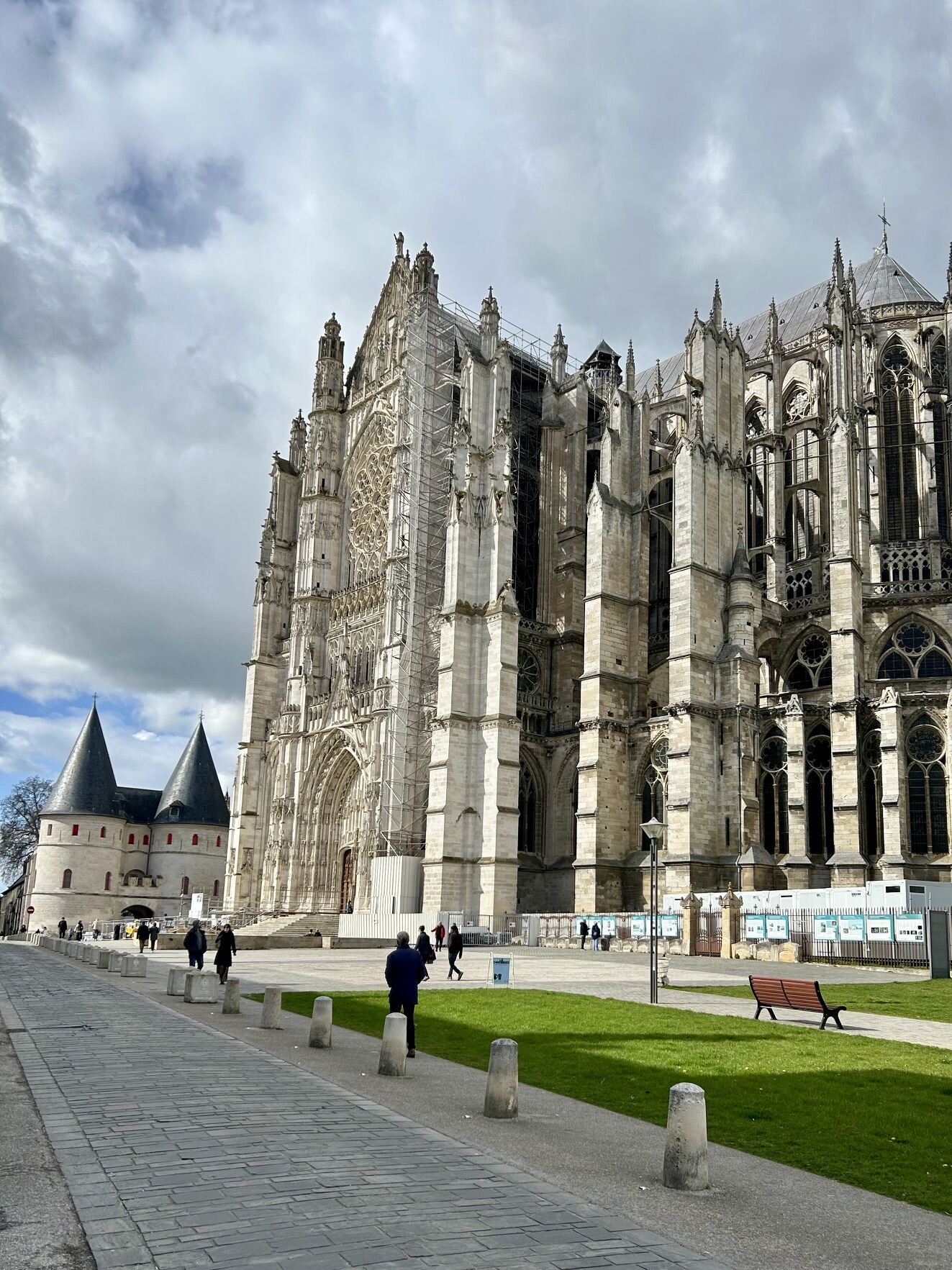 Façade sud - chevet et transept