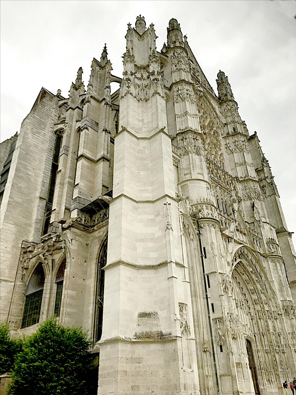 Cathédrale Saint-Pierre, Tour du porche