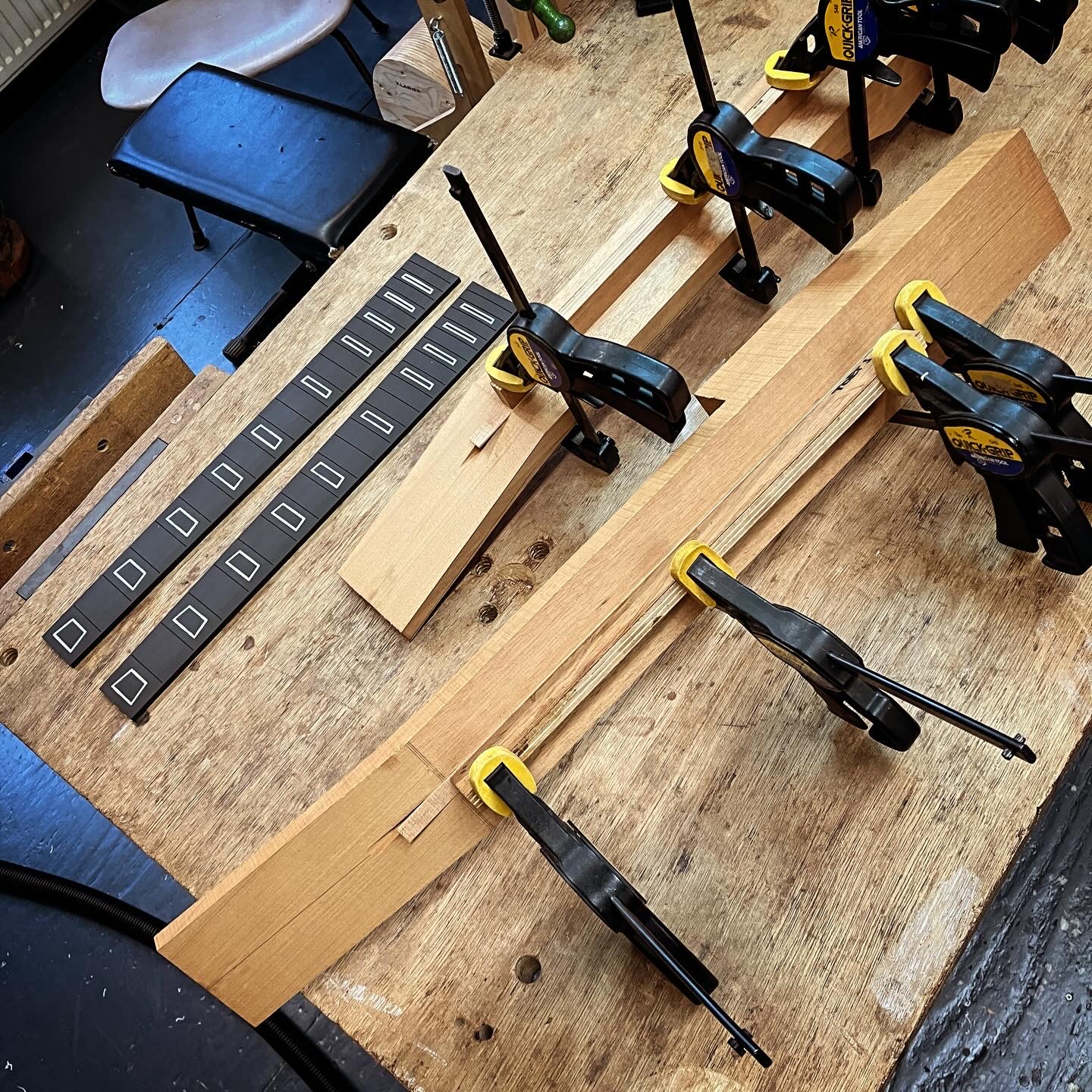 Glueing the truss rod strips