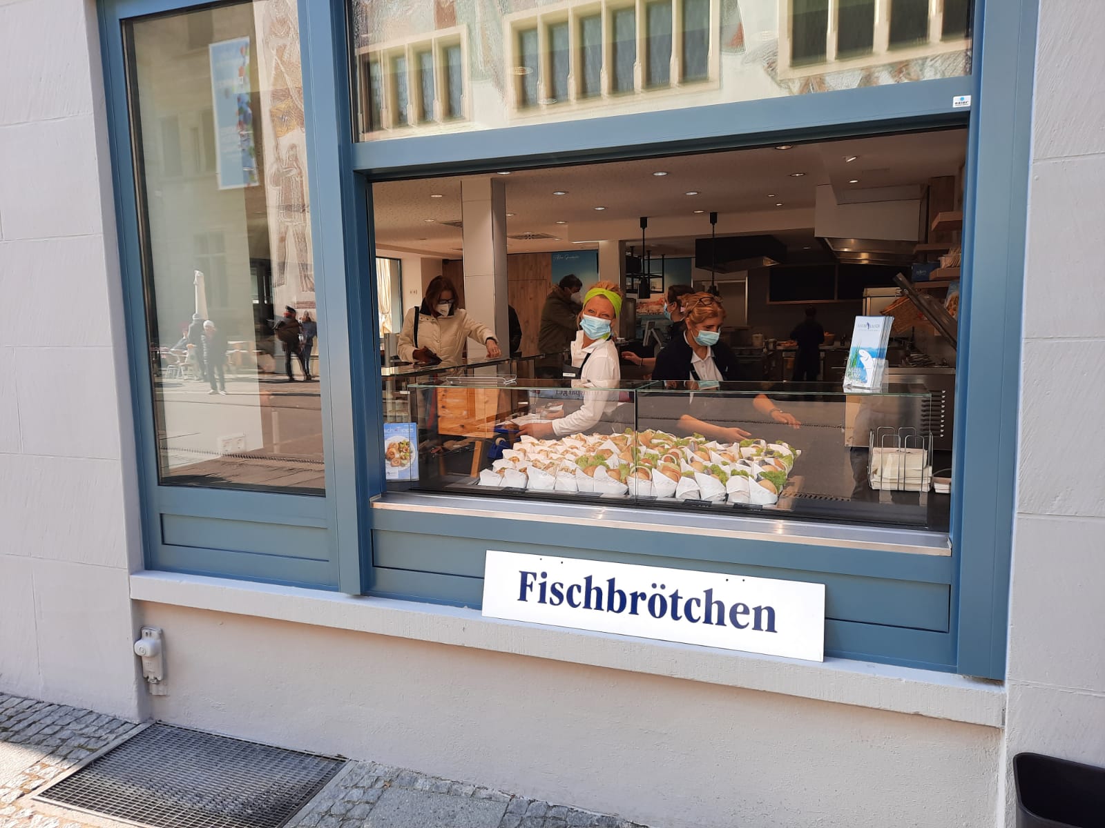 Fischhaus Löwenzunft - Bistro und Fischfachgeschäft in Überlingen ...