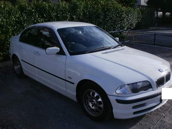 BMW 320i アルピン ホワイトの美車♪
