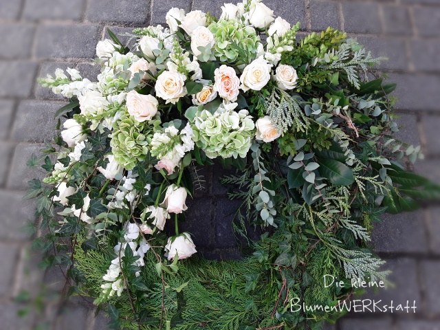 04. Kopfkranz,  Creme- Grün Rosen