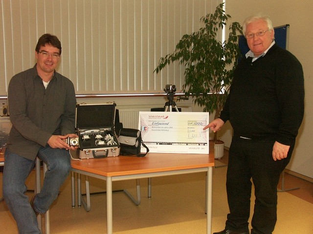 1 Videocamera und 4 digitale Fotoapparate aus dem Preisgeld des HKM 