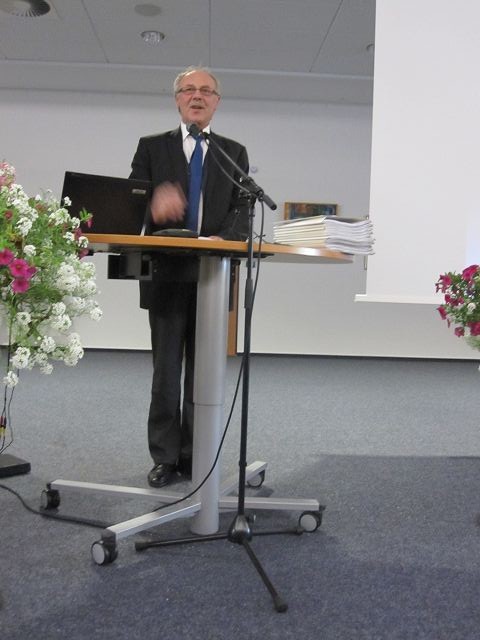 Herr Landrat Dr. Kubat