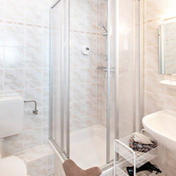 Komfort-Doppelzimmer Dusche