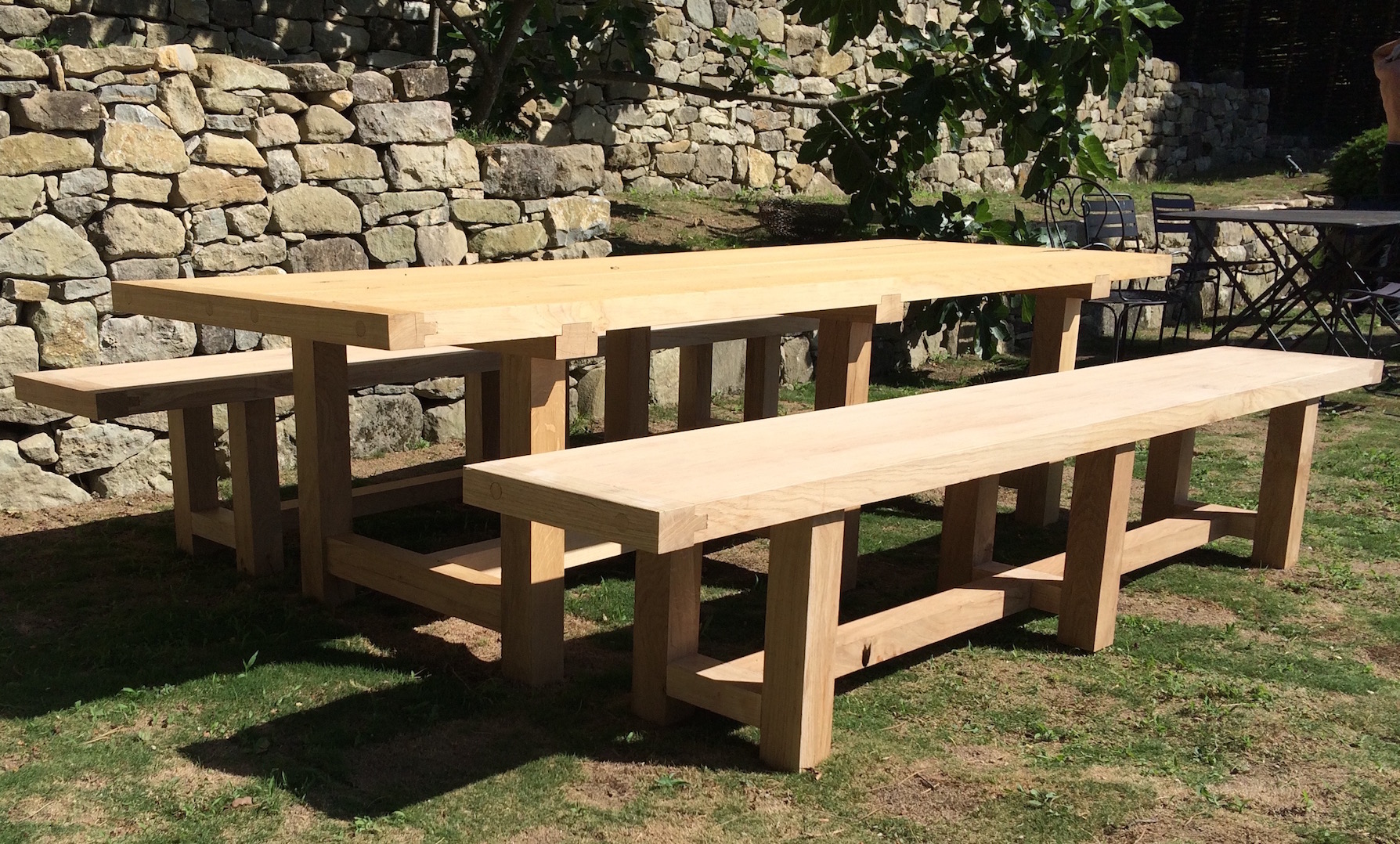 Table et bancs en chêne - mortaise à la main