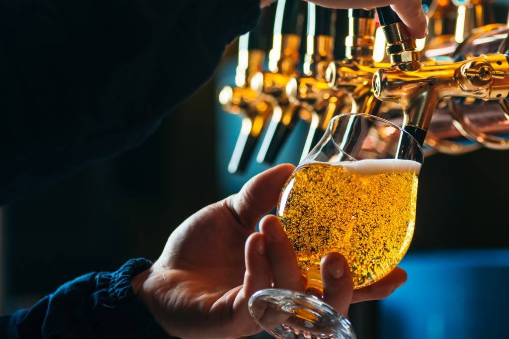 Amateur de bière : une tireuse à domicile, une solution économique ?