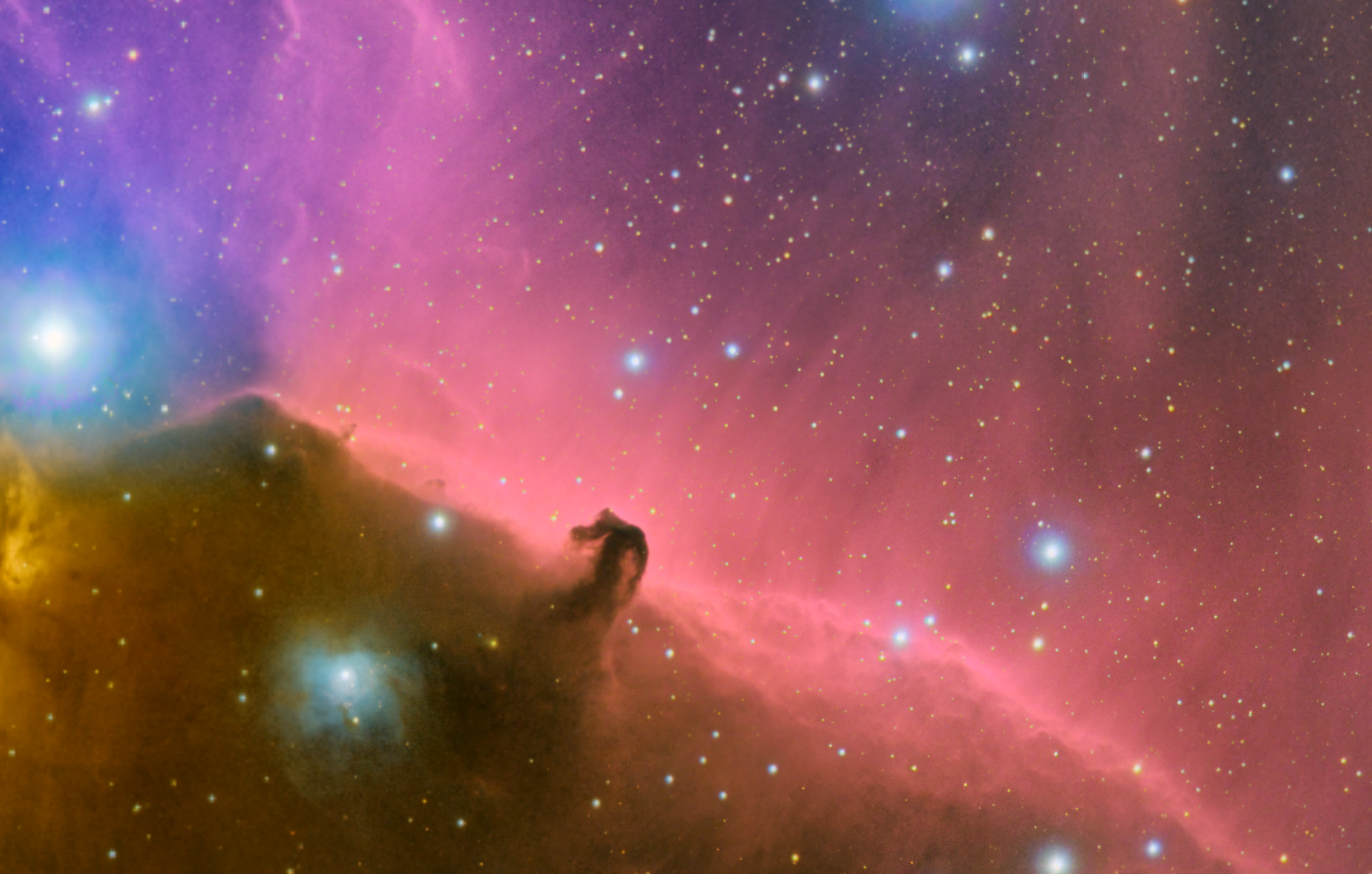 le nuage de poussières Barnard 33 qui se détache devant les rideaux d'hydrogène rouge IC434, version Fabien