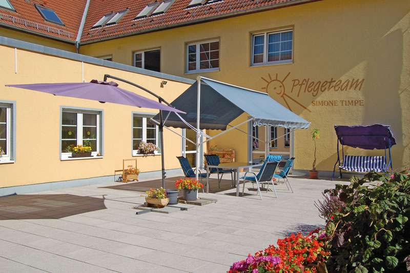 Die Terrasse der Tagespflege Timpe ist ebenfalls barrierefrei gestaltet und wird bei schönem Wetter von unseren Tagespflegegästen gern benutzt.