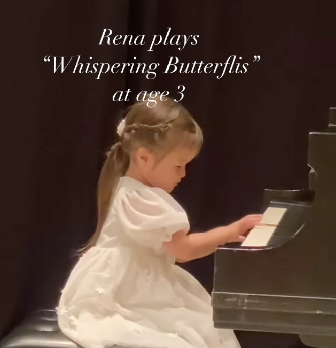 Even a 3-year-old can play with such musicality!