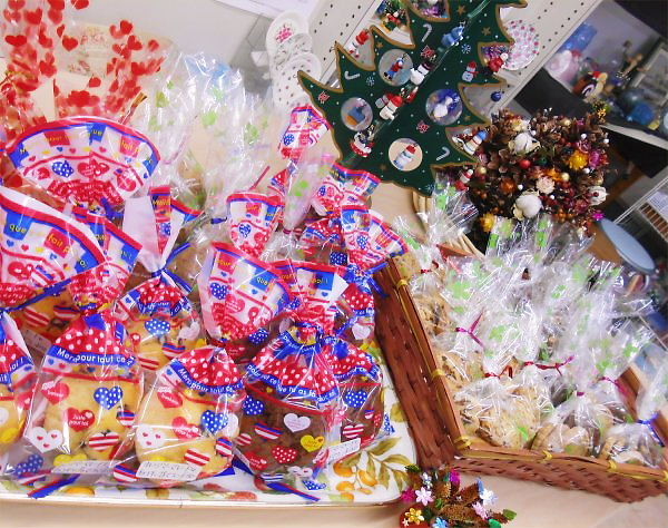 Bags of cookies and muffins 2103.12.12 (Thur)