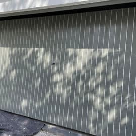 Porte garage décorative deux teintes Qualideco à Waterloo