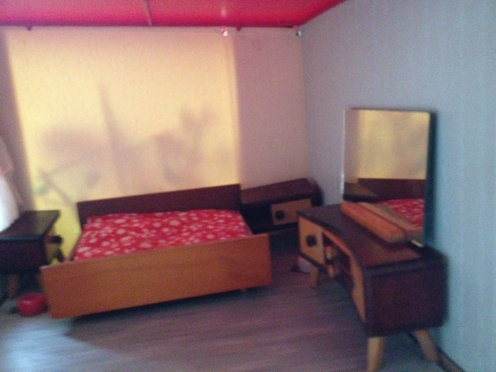 Das Schlafzimmer- noch nicht perfekt, aber es steht zumindest schon ein Bett drin;)