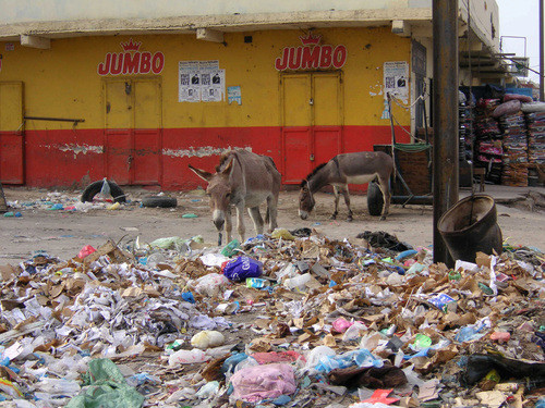IL FAUT DU "JUMBO' POUR AVALER CA