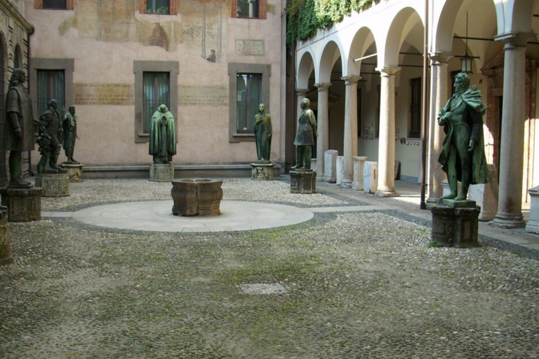 Foro Romano, San Sepolcro, Pinacoteca Ambrosiana e Cortile degli Spiriti