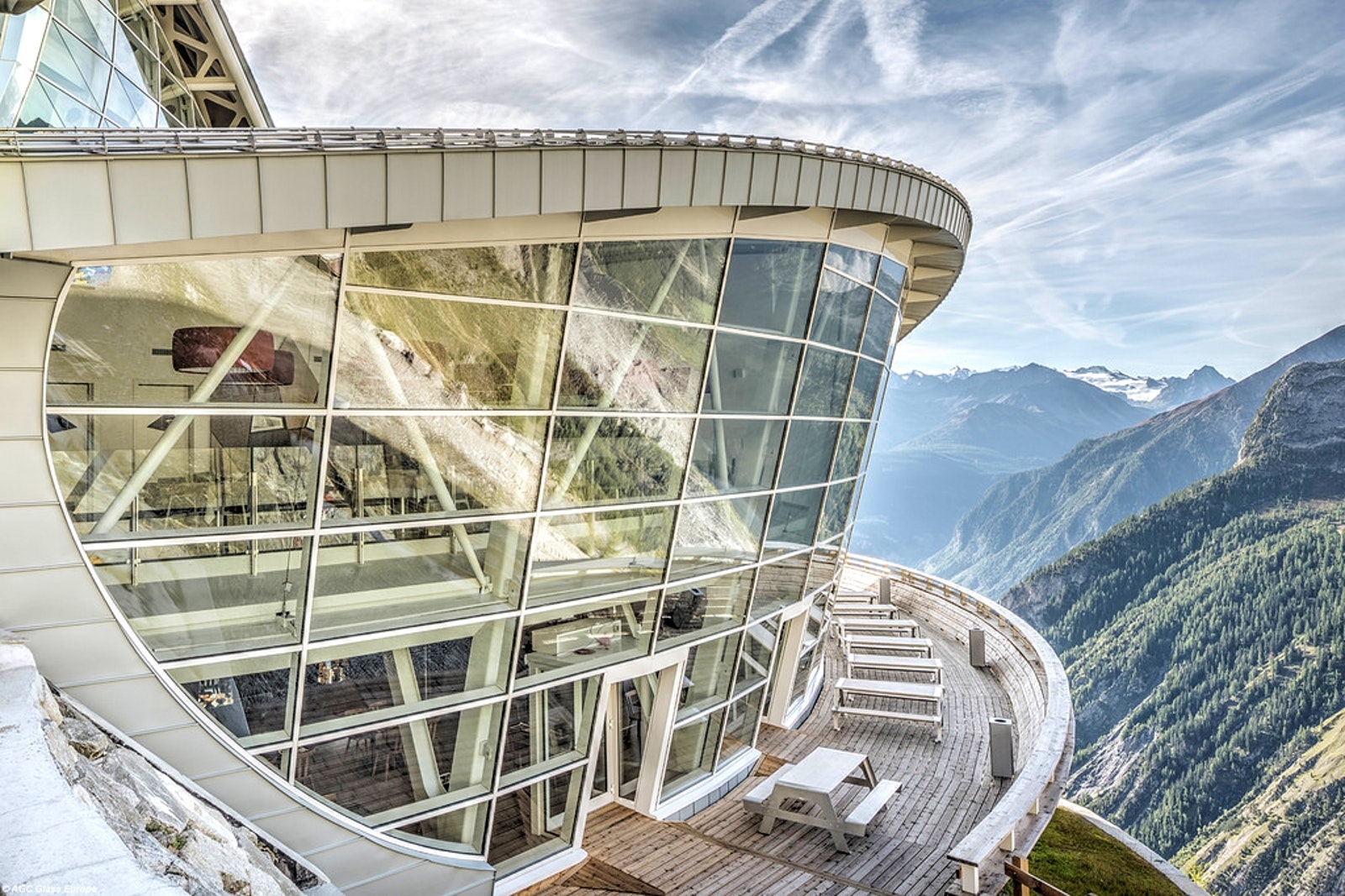 Visita guidata a Aosta, Monte Bianco e Castello di Fenis con partenza da Milano