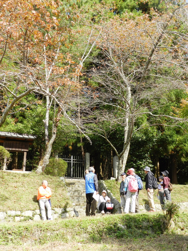 鏡王女墓にも、多くの皆さんが・・・。