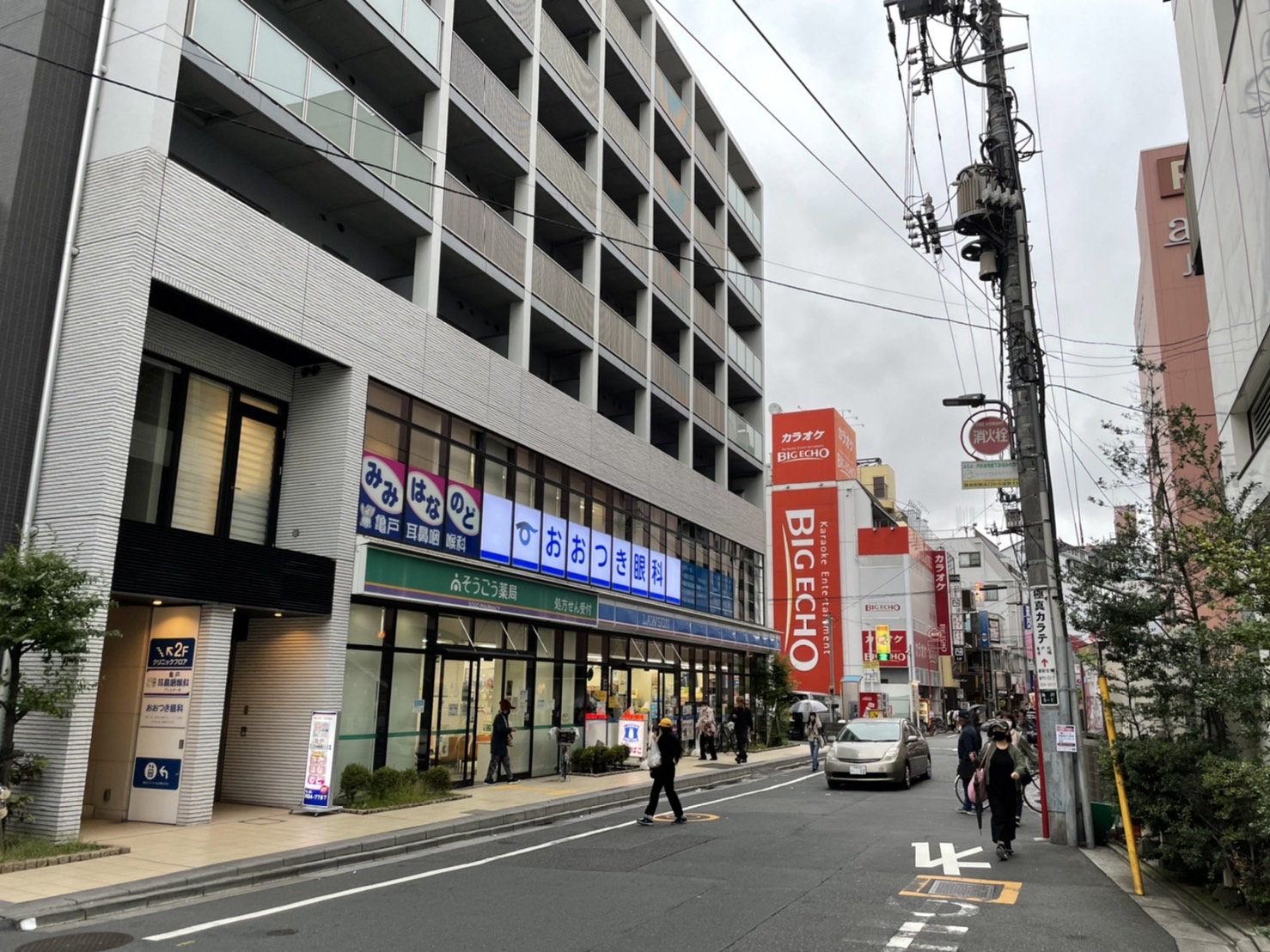 そのまま、真っすぐ線路沿いに歩いていただきます。