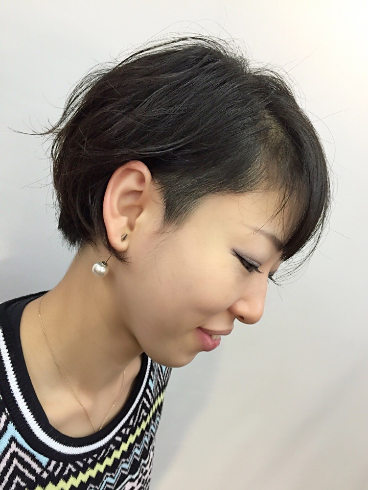 ショートカットのあの娘もパーマでこの笑顔