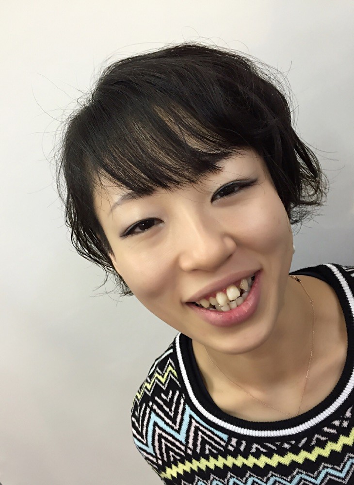 ショートカットのあの娘もパーマでこの笑顔