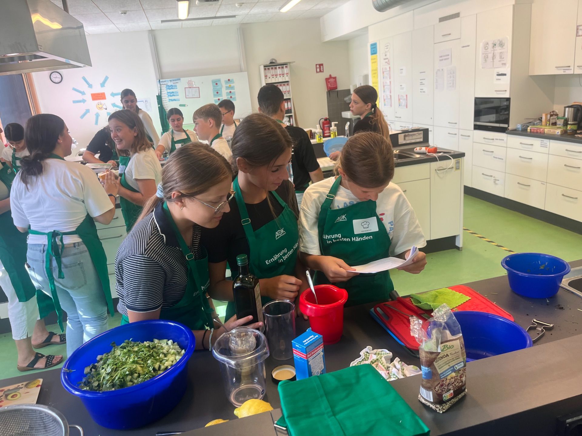 Kochen, Theater und Bewegung – Alltagskompetenzen mit allen Sinnen